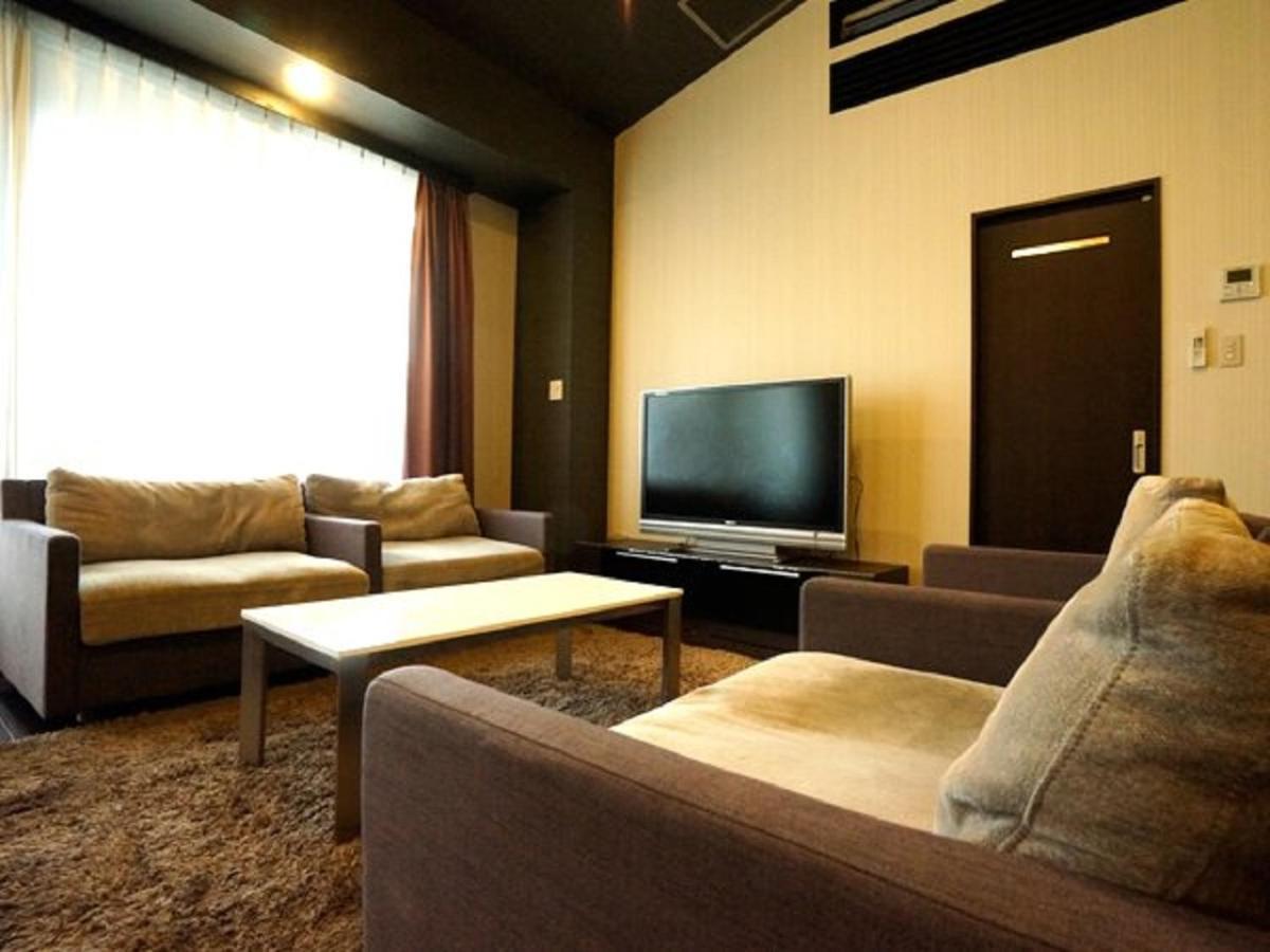 Hotel Livemax Budget Esaka Суйта Екстер'єр фото
