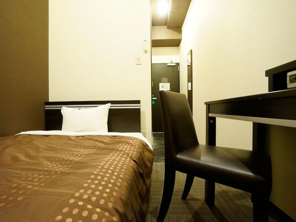 Hotel Livemax Budget Esaka Суйта Екстер'єр фото