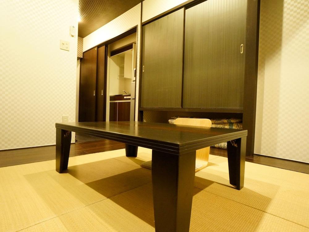 Hotel Livemax Budget Esaka Суйта Екстер'єр фото