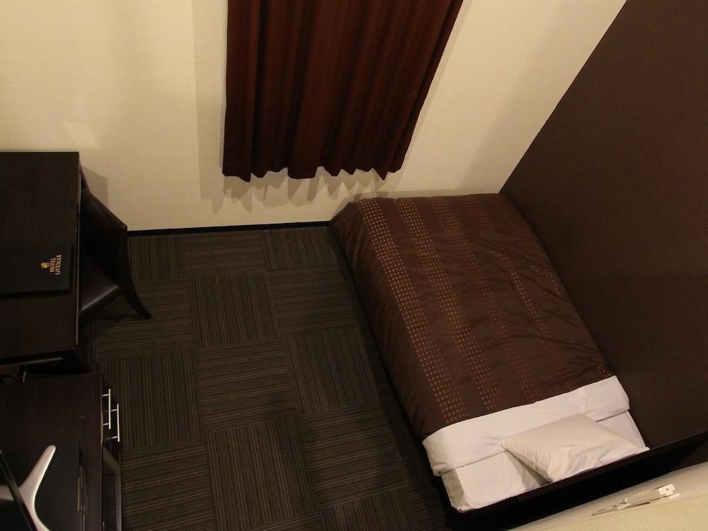 Hotel Livemax Budget Esaka Суйта Екстер'єр фото