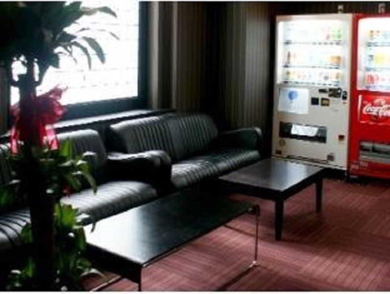 Hotel Livemax Budget Esaka Суйта Екстер'єр фото