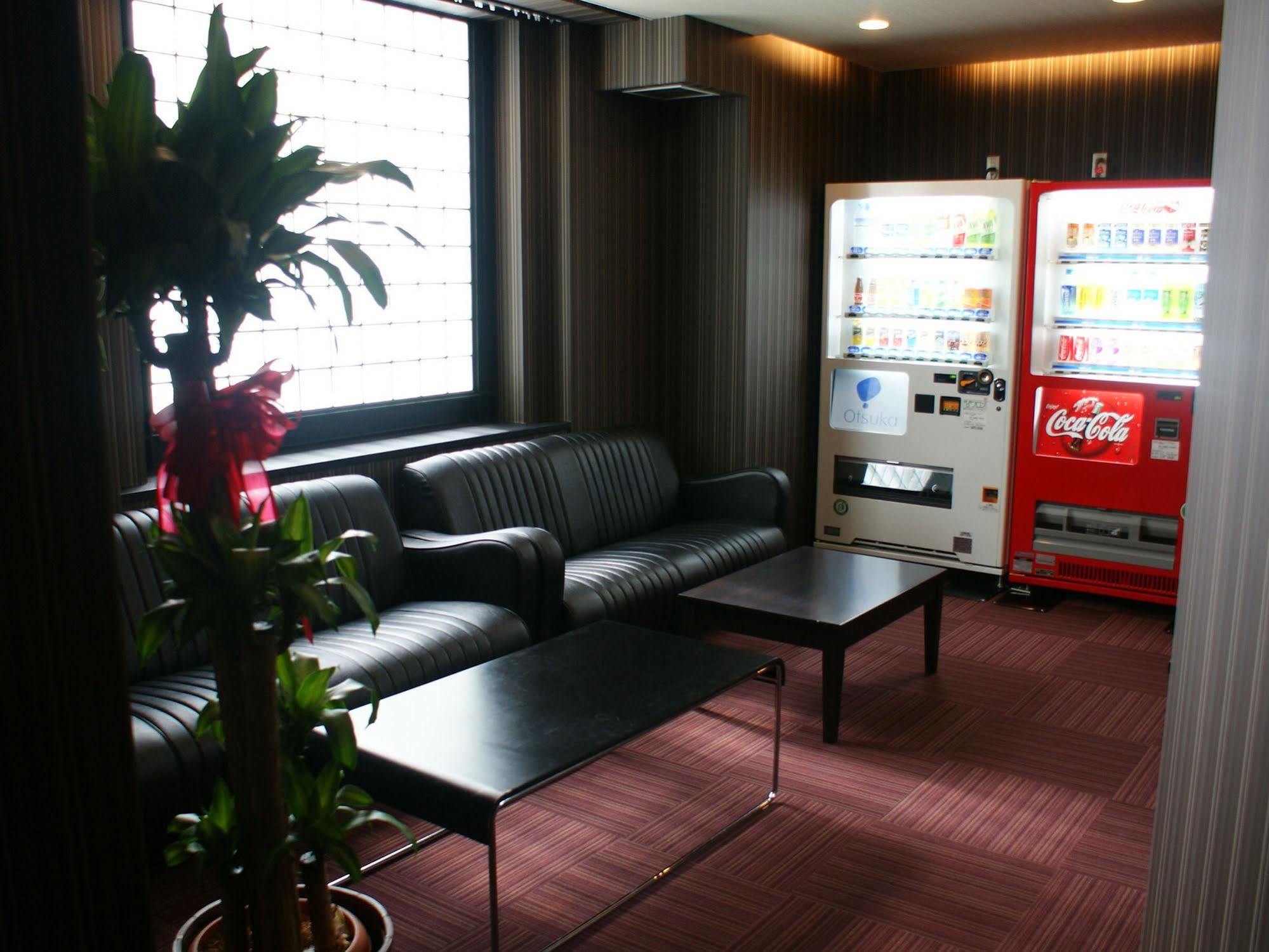 Hotel Livemax Budget Esaka Суйта Екстер'єр фото